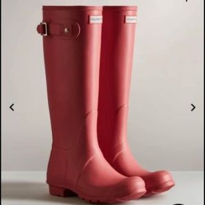 Red Matte Hunter Rain Boots Size 9